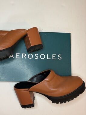Aerosoles EMON tan leather round toe chunky lug sole heeled clogs